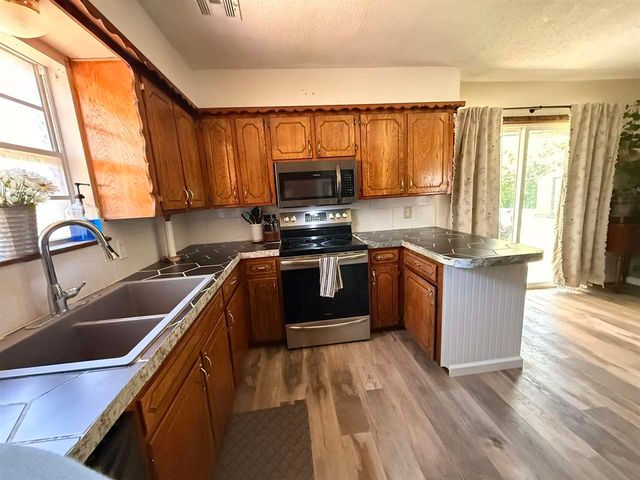 128 NE English St, Lawton, OK 73507