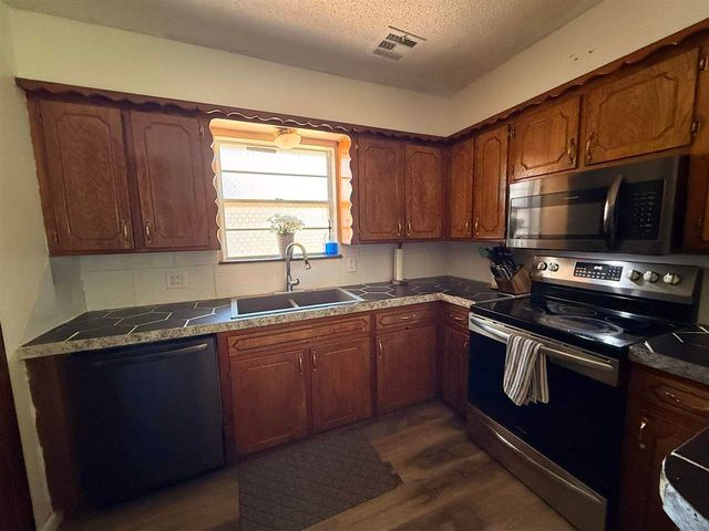 128 NE English St, Lawton, OK 73507