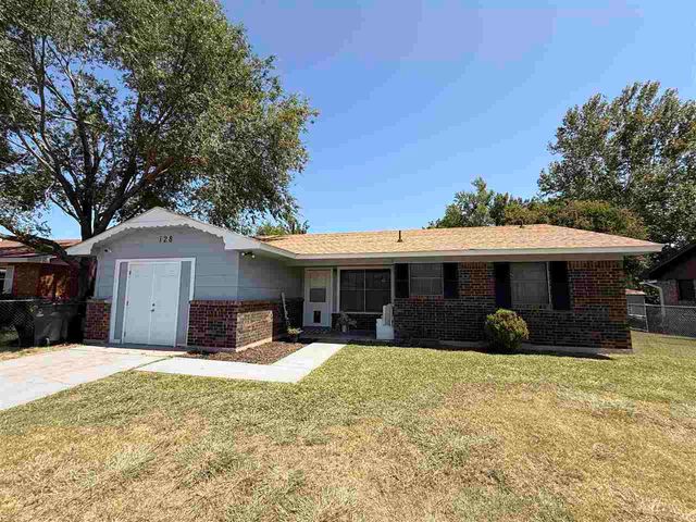 128 NE English St, Lawton, OK 73507
