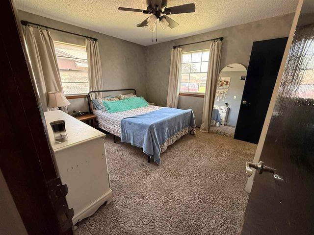 128 NE English St, Lawton, OK 73507