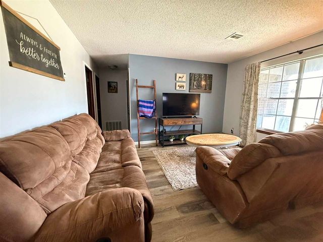 128 NE English St, Lawton, OK 73507