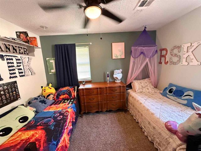 128 NE English St, Lawton, OK 73507