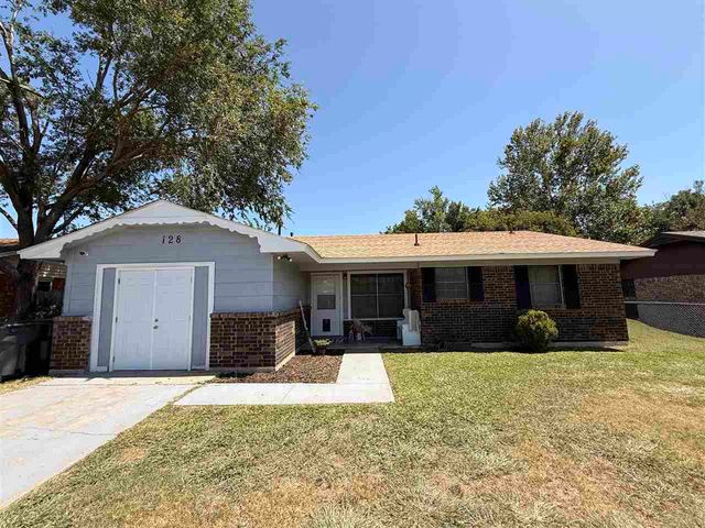 128 NE English St, Lawton, OK 73507