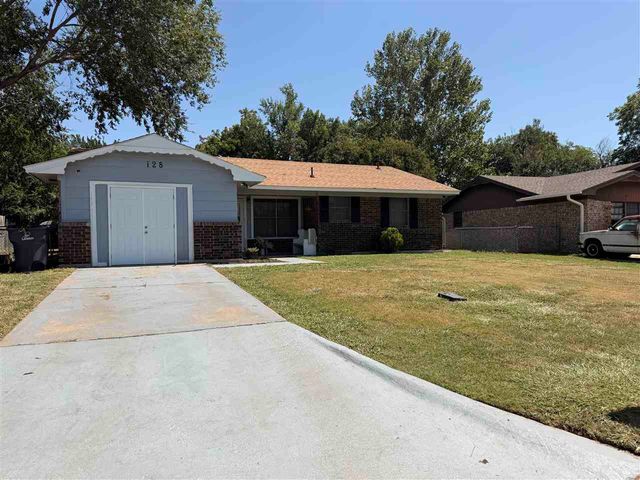 128 NE English St, Lawton, OK 73507