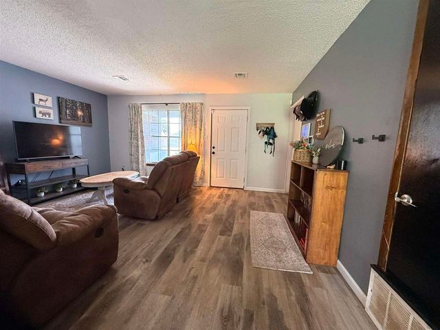 128 NE English St, Lawton, OK 73507