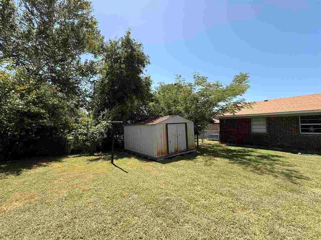 128 NE English St, Lawton, OK 73507