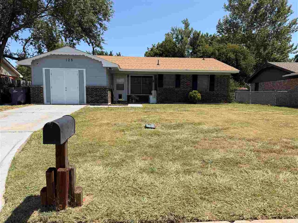 128 NE English St, Lawton, OK 73507