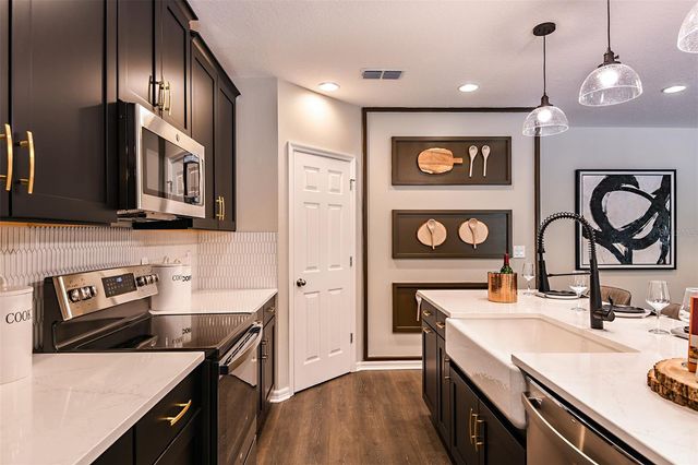 591 DARSHIRE AVENUE, Eustis, FL 32736