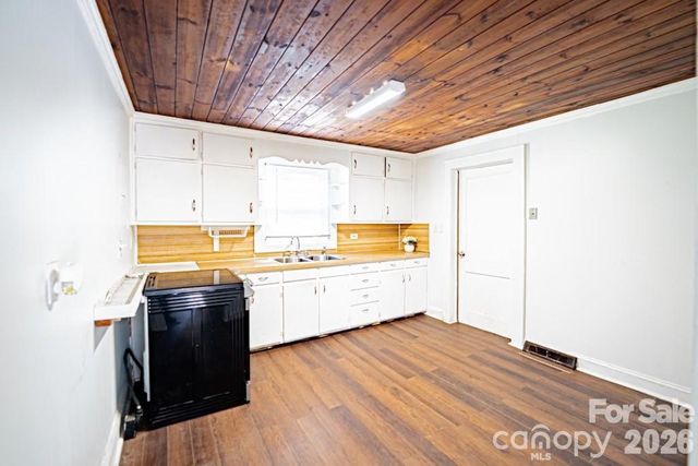 1810 Lisbon Lane, Charlotte, NC 28269