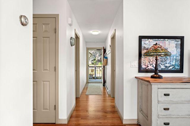 28 Elm Street 2, Manchester, MA 01944