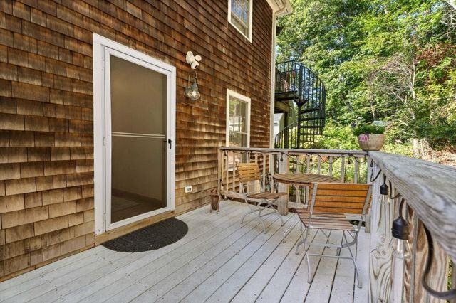 28 Elm Street 2, Manchester, MA 01944