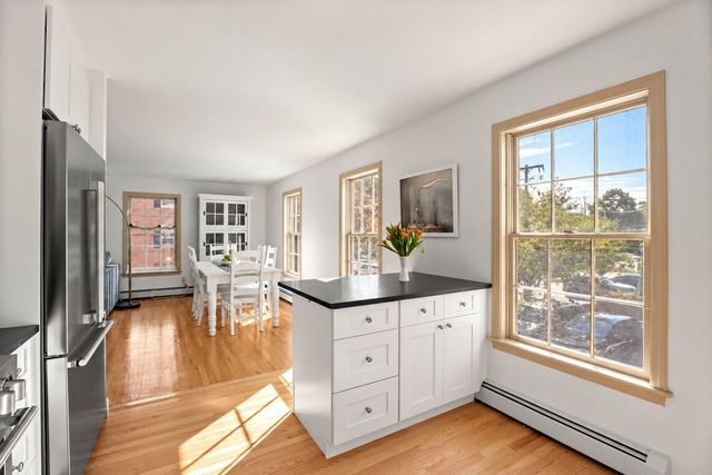 28 Elm Street 2, Manchester, MA 01944