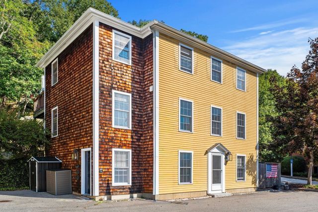 28 Elm Street 2, Manchester, MA 01944