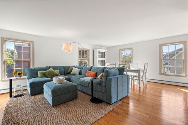 28 Elm Street 2, Manchester, MA 01944