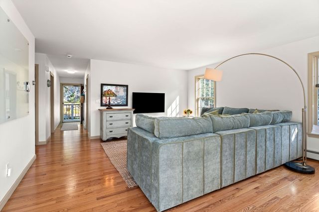28 Elm Street 2, Manchester, MA 01944