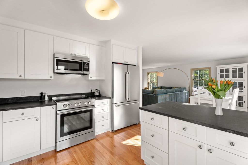 28 Elm Street 2, Manchester, MA 01944