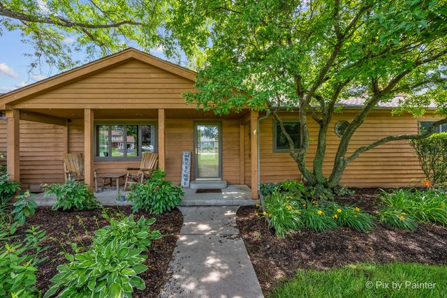 2116 N Pebble Drive, Mchenry, IL 60051