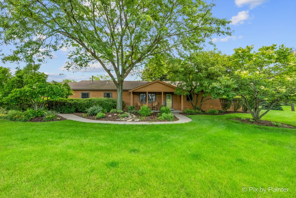 2116 N Pebble Drive, Mchenry, IL 60051