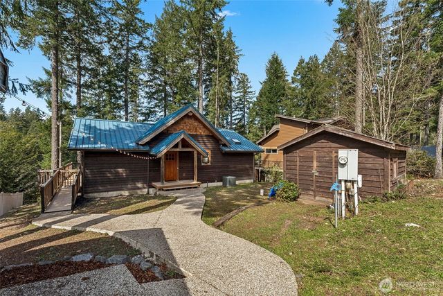 390 E Emerald Lake Drive E, Grapeview, WA 98546