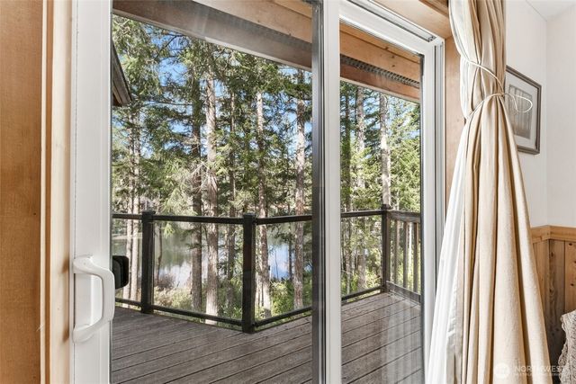 390 E Emerald Lake Drive E, Grapeview, WA 98546