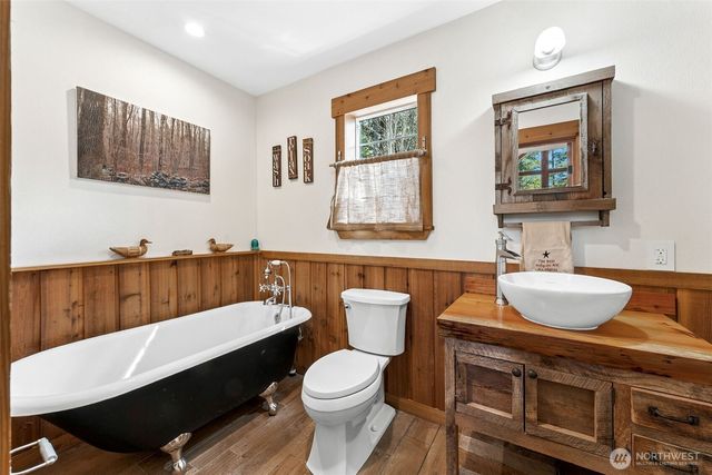 390 E Emerald Lake Drive E, Grapeview, WA 98546