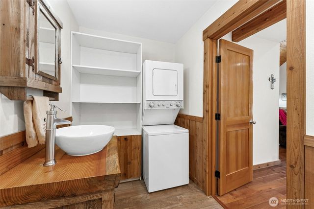 390 E Emerald Lake Drive E, Grapeview, WA 98546