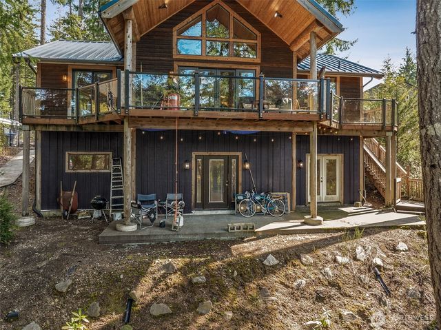 390 E Emerald Lake Drive E, Grapeview, WA 98546