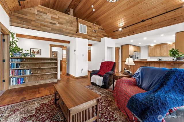 390 E Emerald Lake Drive E, Grapeview, WA 98546