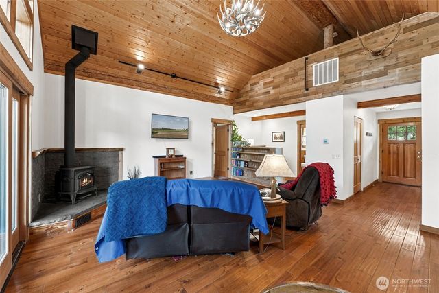 390 E Emerald Lake Drive E, Grapeview, WA 98546