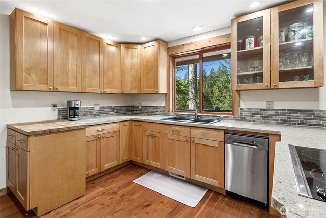 390 E Emerald Lake Drive E, Grapeview, WA 98546