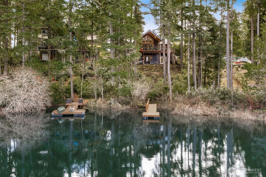 390 E Emerald Lake Drive E, Grapeview, WA 98546