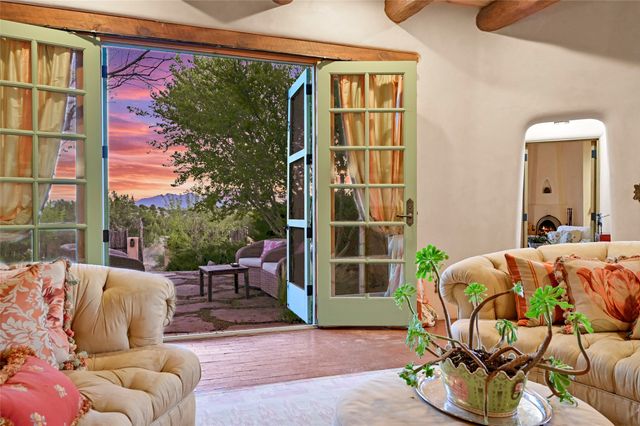 10 Miners Trail, Santa Fe, NM 87508
