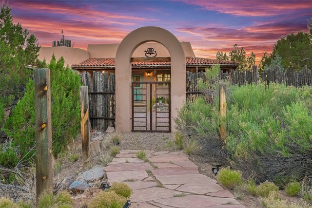 10 Miners Trail, Santa Fe, NM 87508