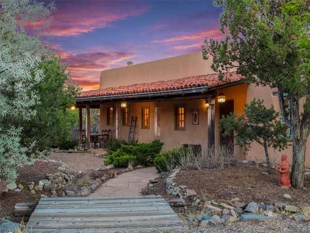 10 Miners Trail, Santa Fe, NM 87508
