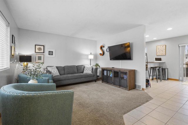 137 GRUENWALD AVENUE, Neenah, WI 54956