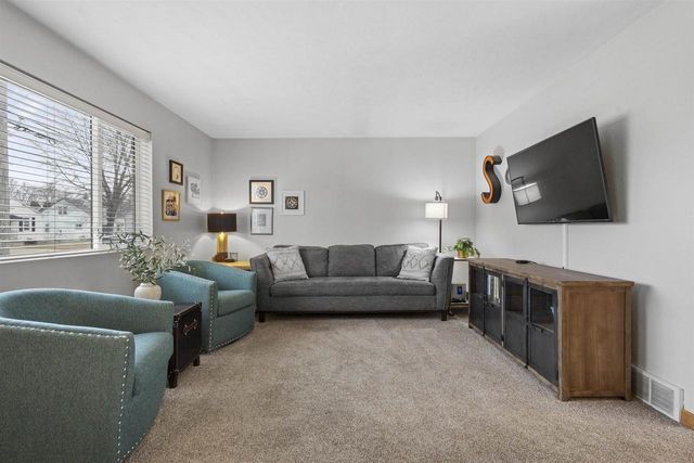 137 GRUENWALD AVENUE, Neenah, WI 54956