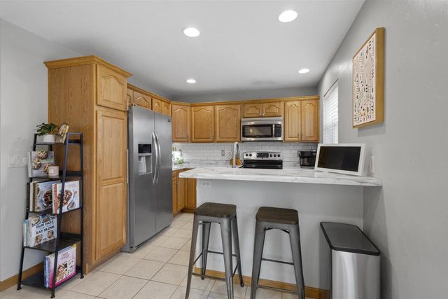 137 GRUENWALD AVENUE, Neenah, WI 54956