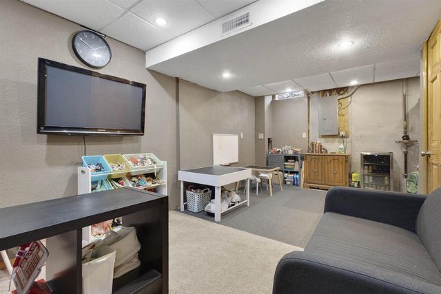 137 GRUENWALD AVENUE, Neenah, WI 54956