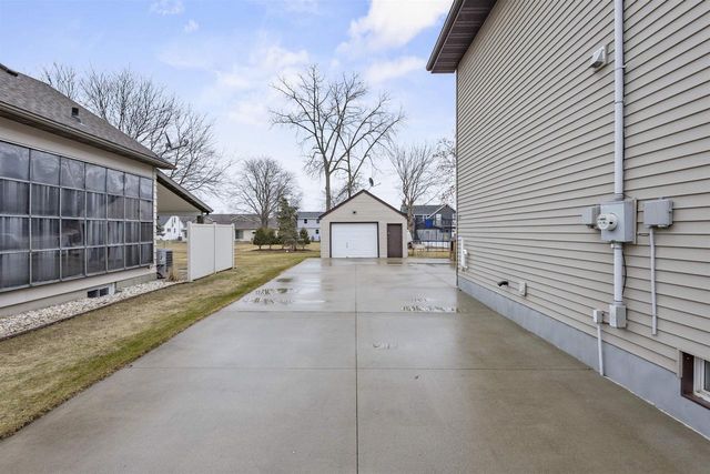 137 GRUENWALD AVENUE, Neenah, WI 54956