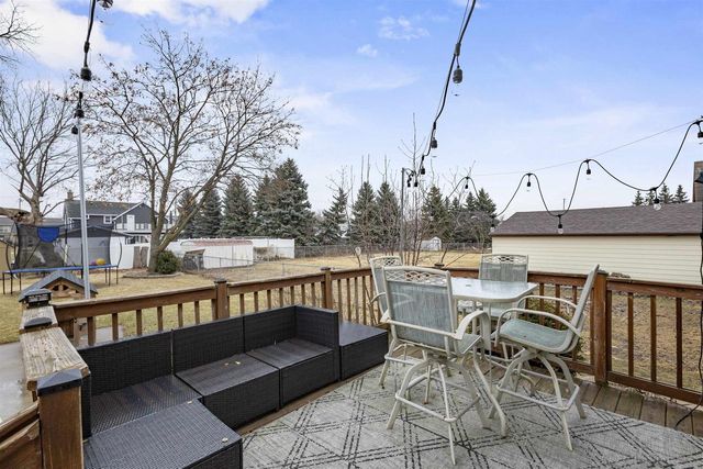 137 GRUENWALD AVENUE, Neenah, WI 54956