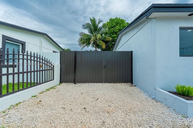 1301 NW 176th Ter, Miami Gardens, FL 33169
