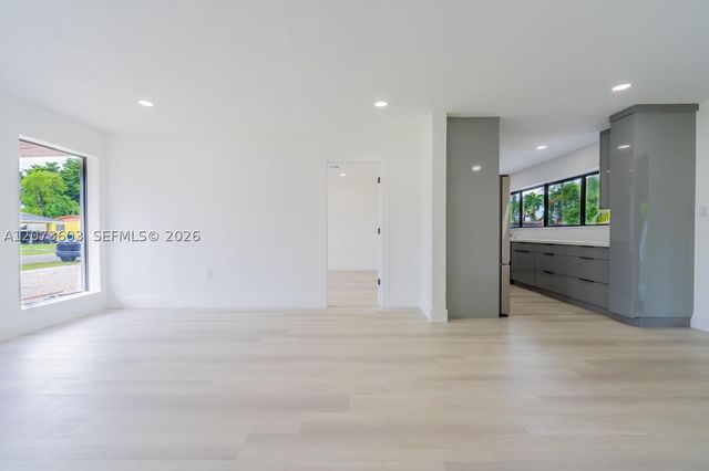 1301 NW 176th Ter, Miami Gardens, FL 33169