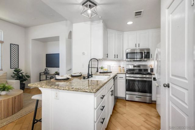 598 Almond Rd, San Marcos, CA 92078