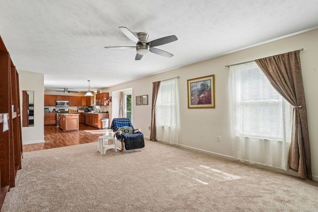 304 Maplewood LANE, Imperial, PA 15126