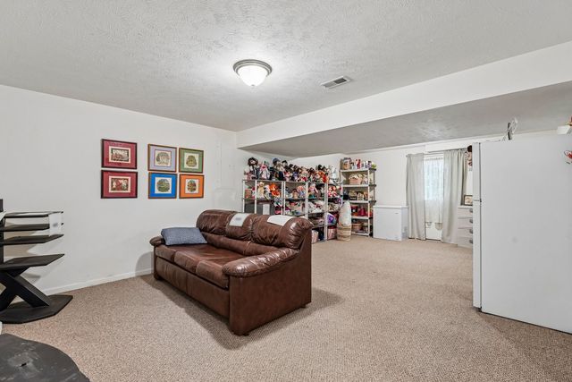 304 Maplewood LANE, Imperial, PA 15126