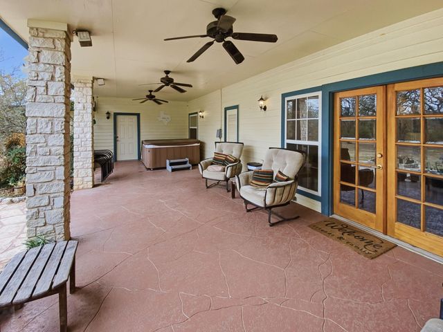 1036 Sherrill LN, Lexington, TX 78947