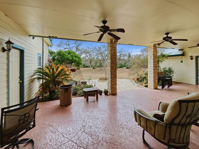 1036 Sherrill LN, Lexington, TX 78947