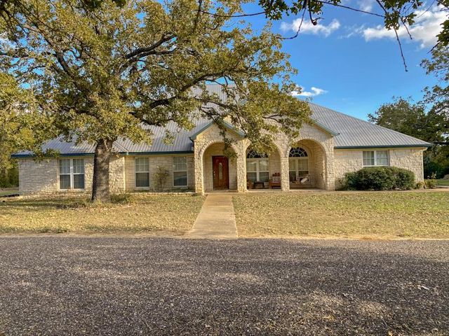 1036 Sherrill LN, Lexington, TX 78947