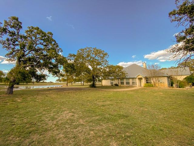 1036 Sherrill LN, Lexington, TX 78947