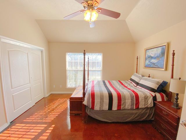 1036 Sherrill LN, Lexington, TX 78947